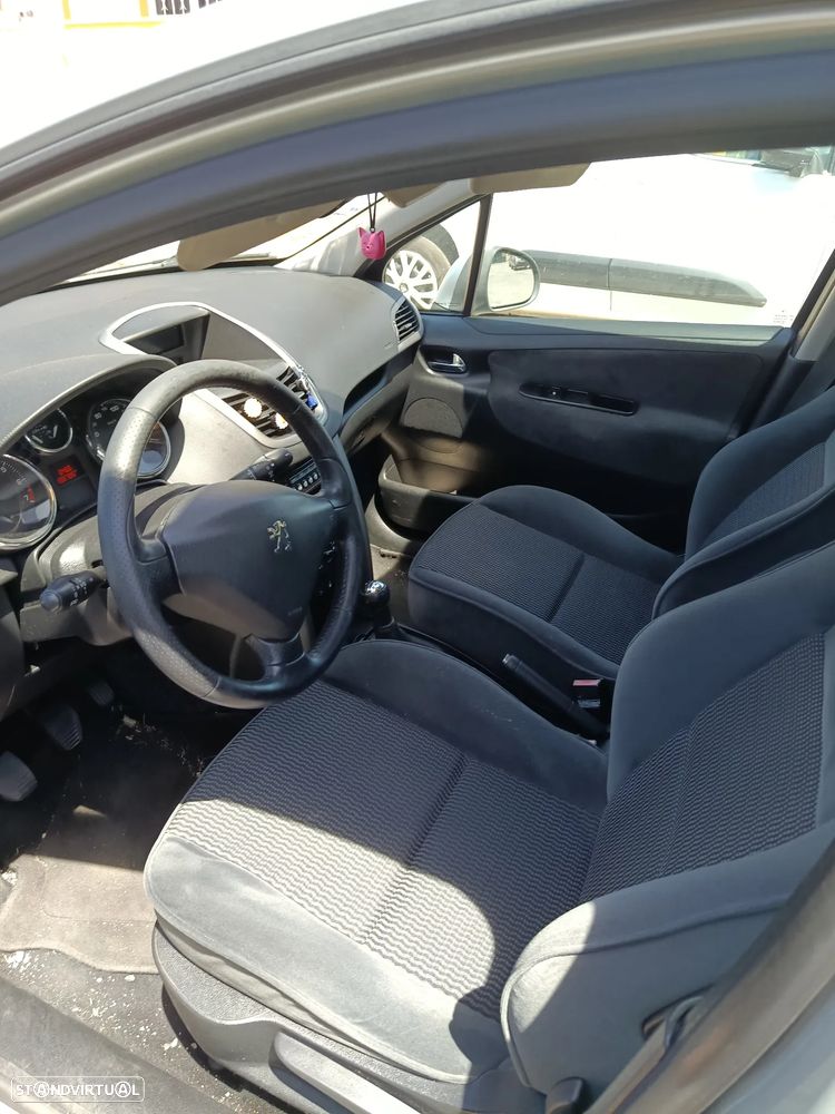 Peugeot 207 - 6