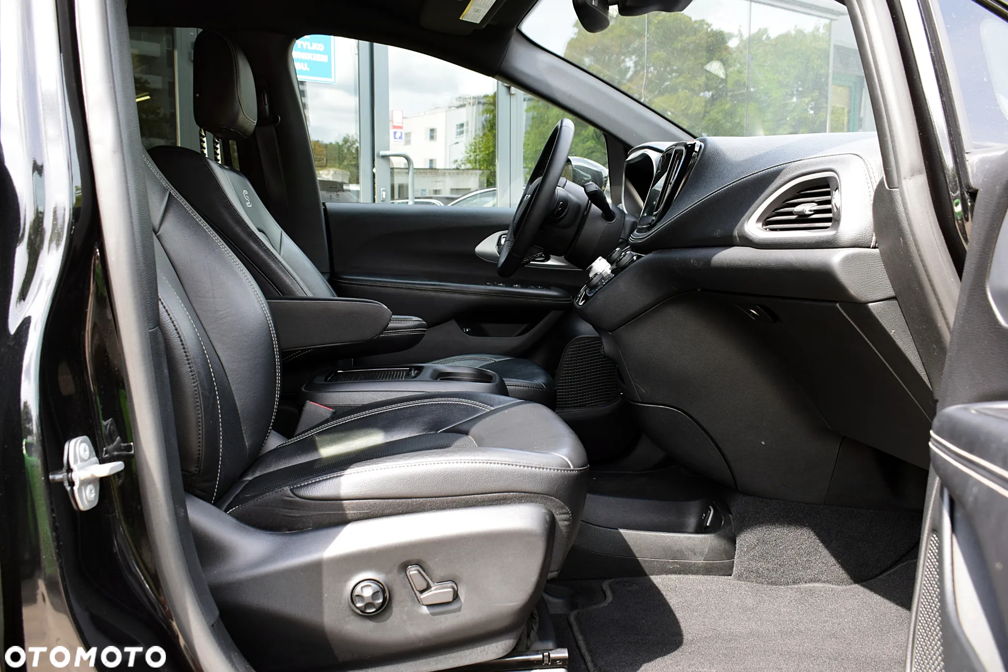 Chrysler Pacifica - 9