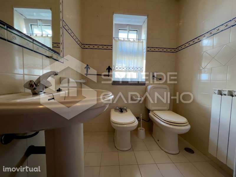 QUARTO  em apartamento T4 COM SALA e 2 casas de banho na zona baixa da - Grande imagem: 5/19