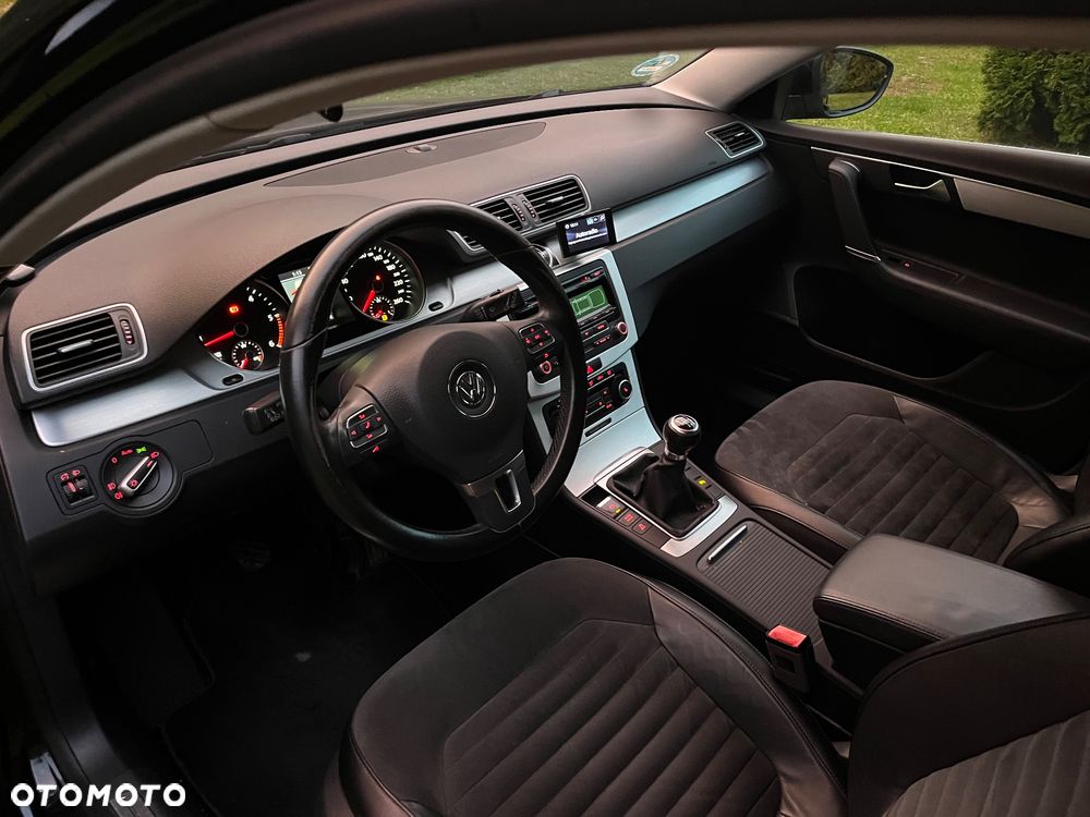 Volkswagen Passat - 12