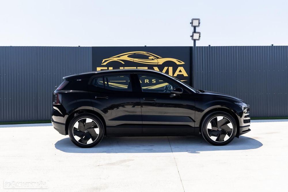 Volvo EX30 69 kWh Single Motor Extended Range Black Edition - 16
