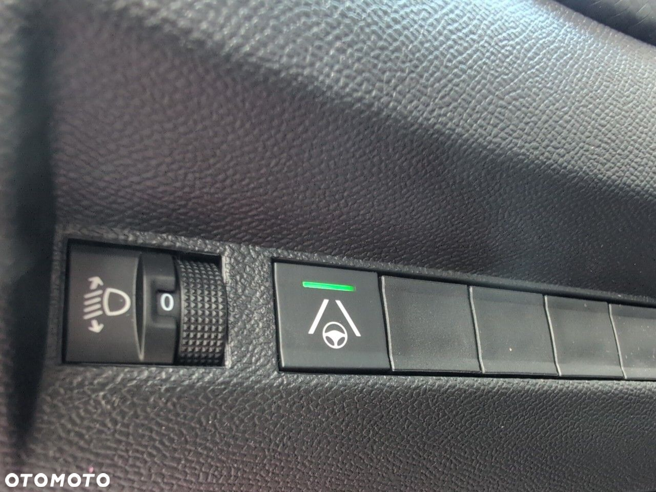 Peugeot 2008 1.2 PureTech Allure S&S EAT8 - 15