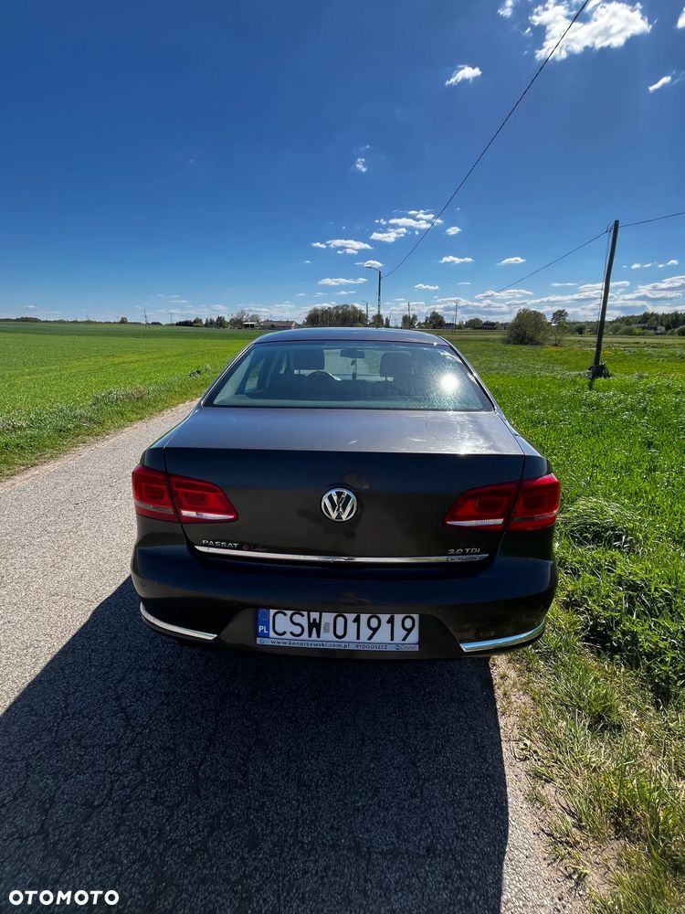 Volkswagen Passat - 8