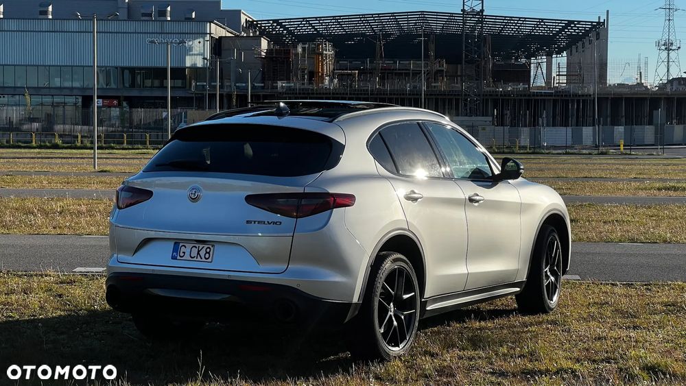 Alfa Romeo Stelvio - 20