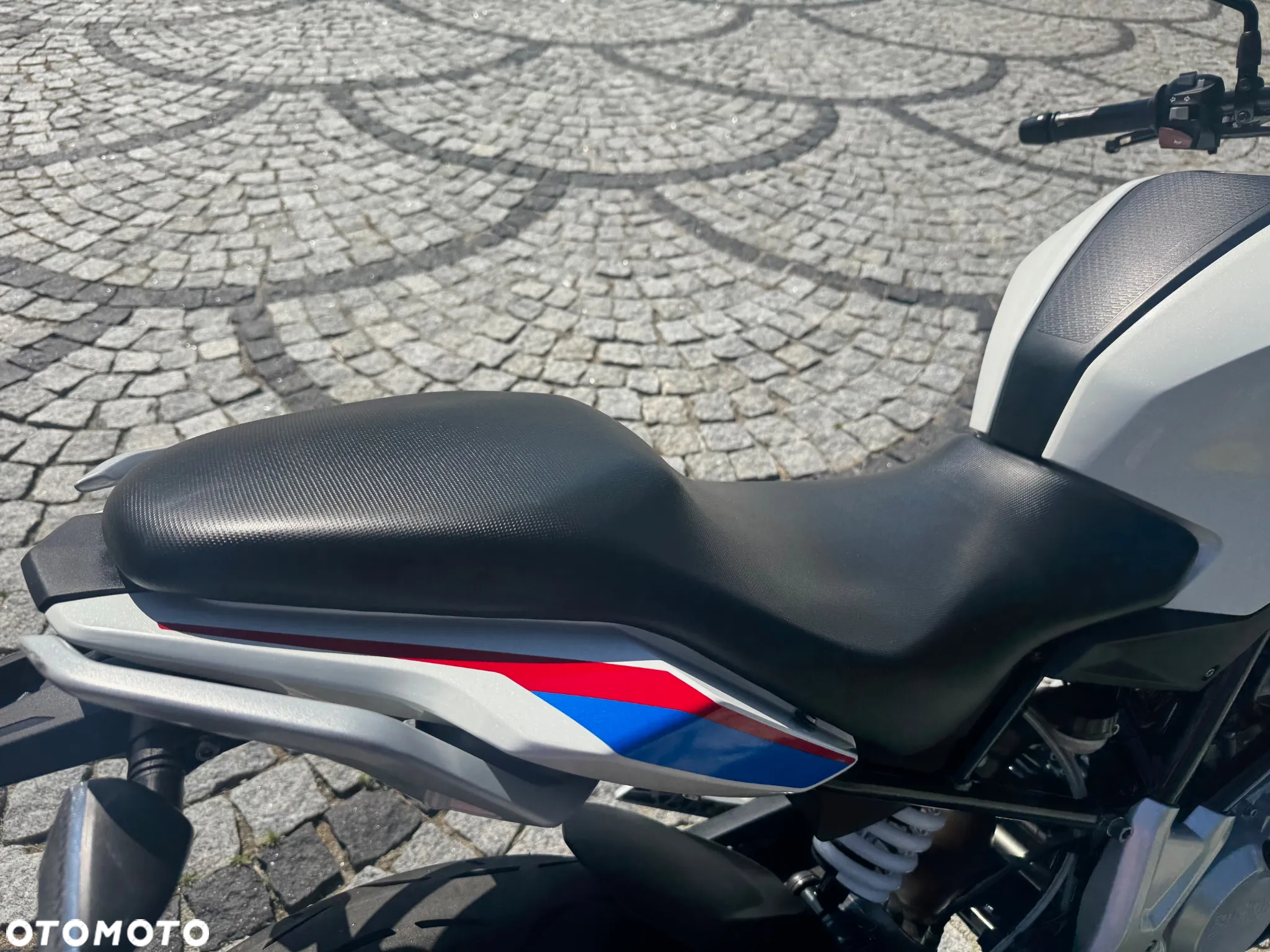 BMW G - 17