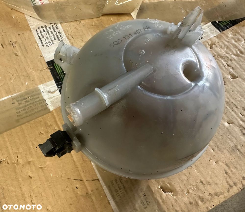 zbiornik chłodnicy vag audi a7 q2 q3 q5 oryginalny 5q0121407aa - 6