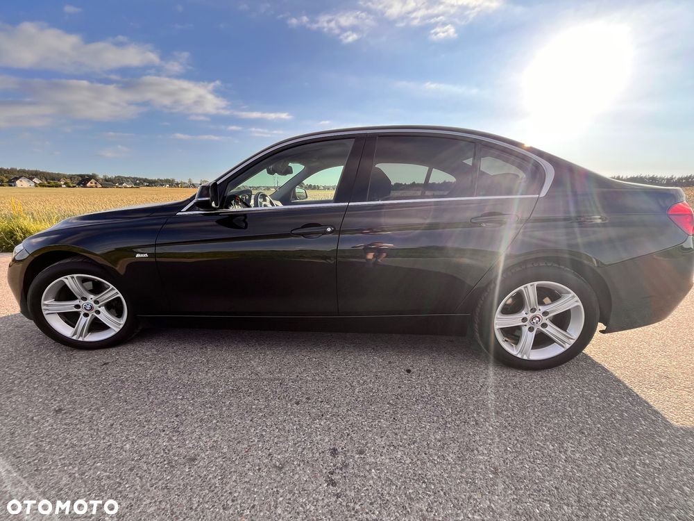 BMW Seria 3 318d Sport Line - 12