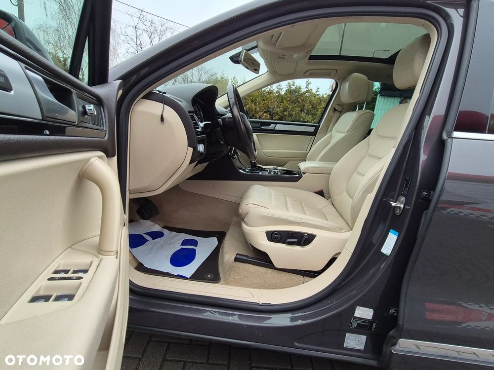 Volkswagen Touareg 3.0 V6 TDI BMT Business Line - 23