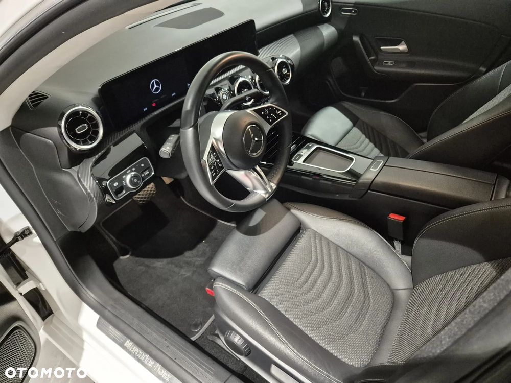 Mercedes-Benz CLA 200 7G-DCT - 11