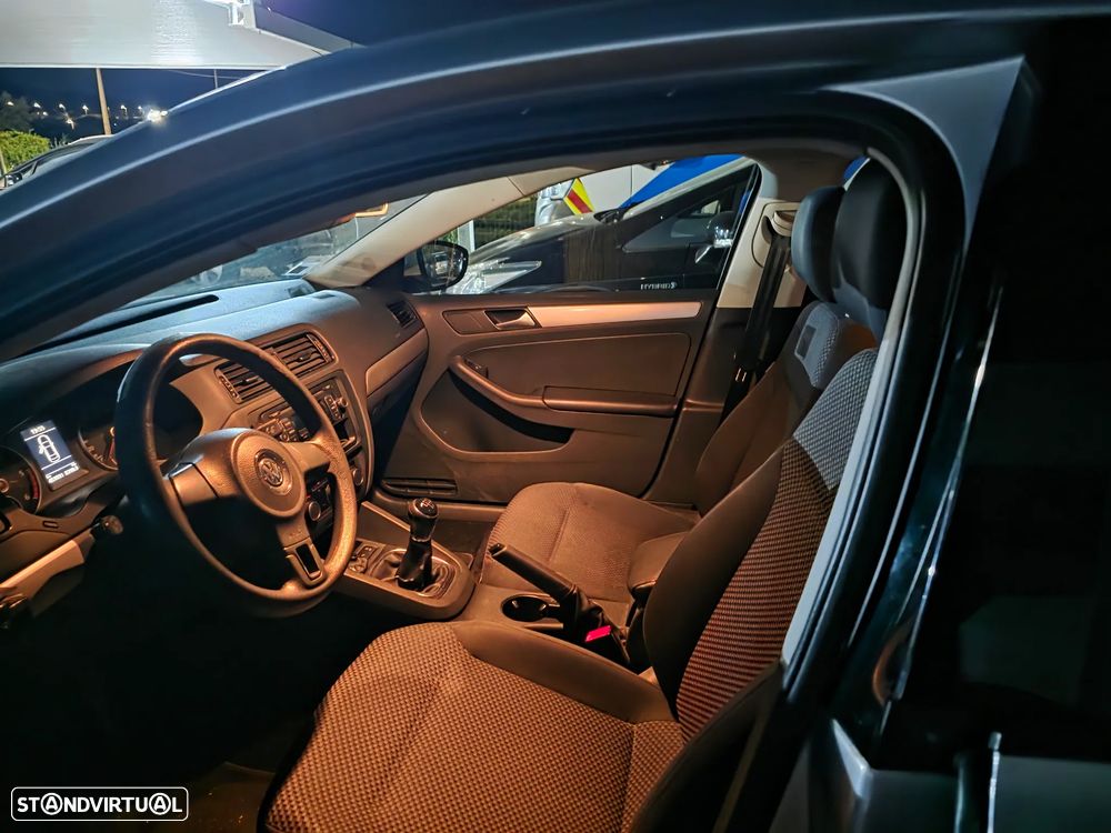 VW Jetta 1.6 TDi Trendline BM - 7
