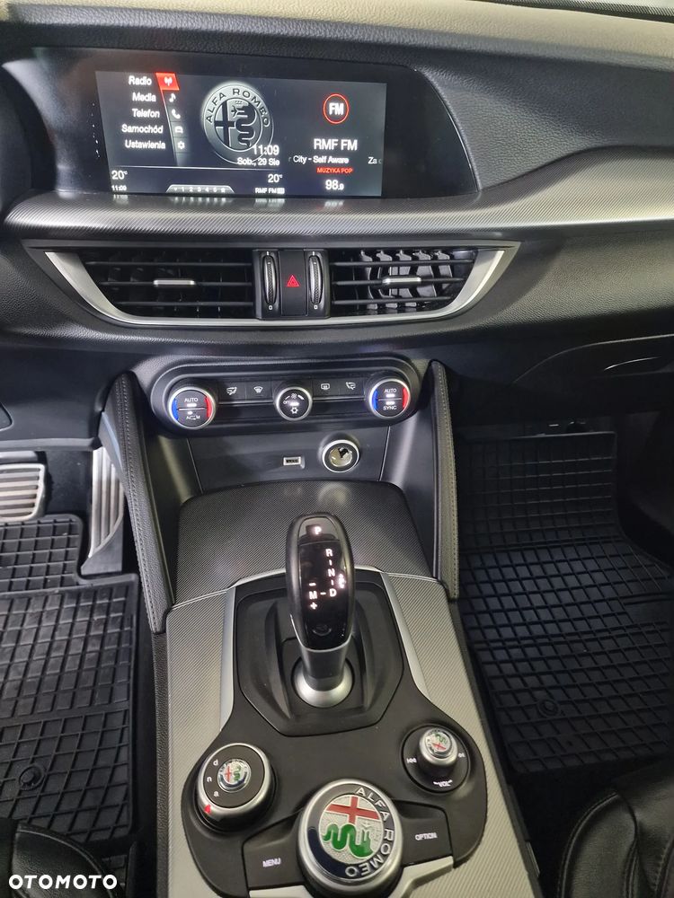 Alfa Romeo Stelvio 2.0 Turbo TI Q4 - 14