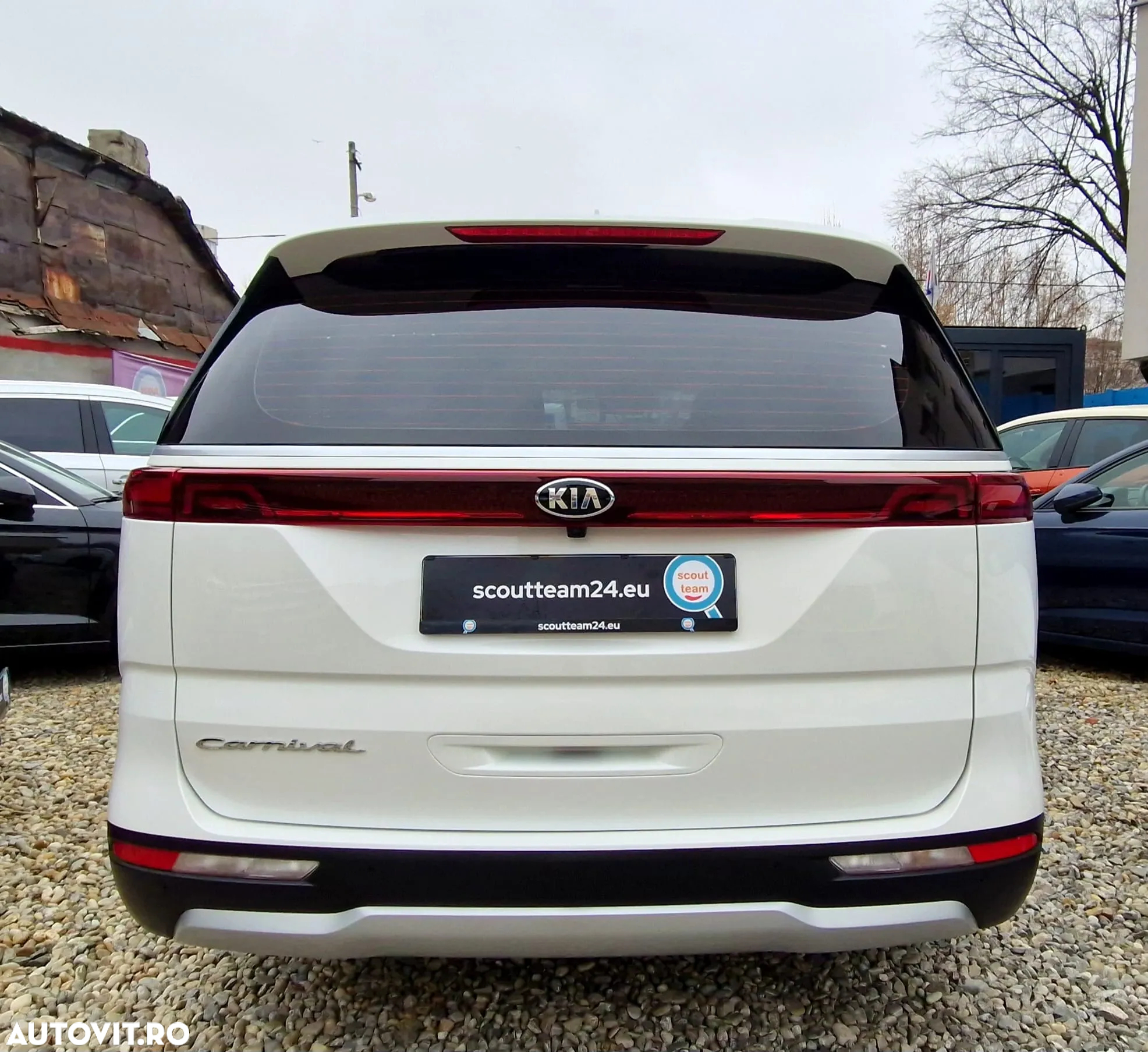 Kia Carnival - 7
