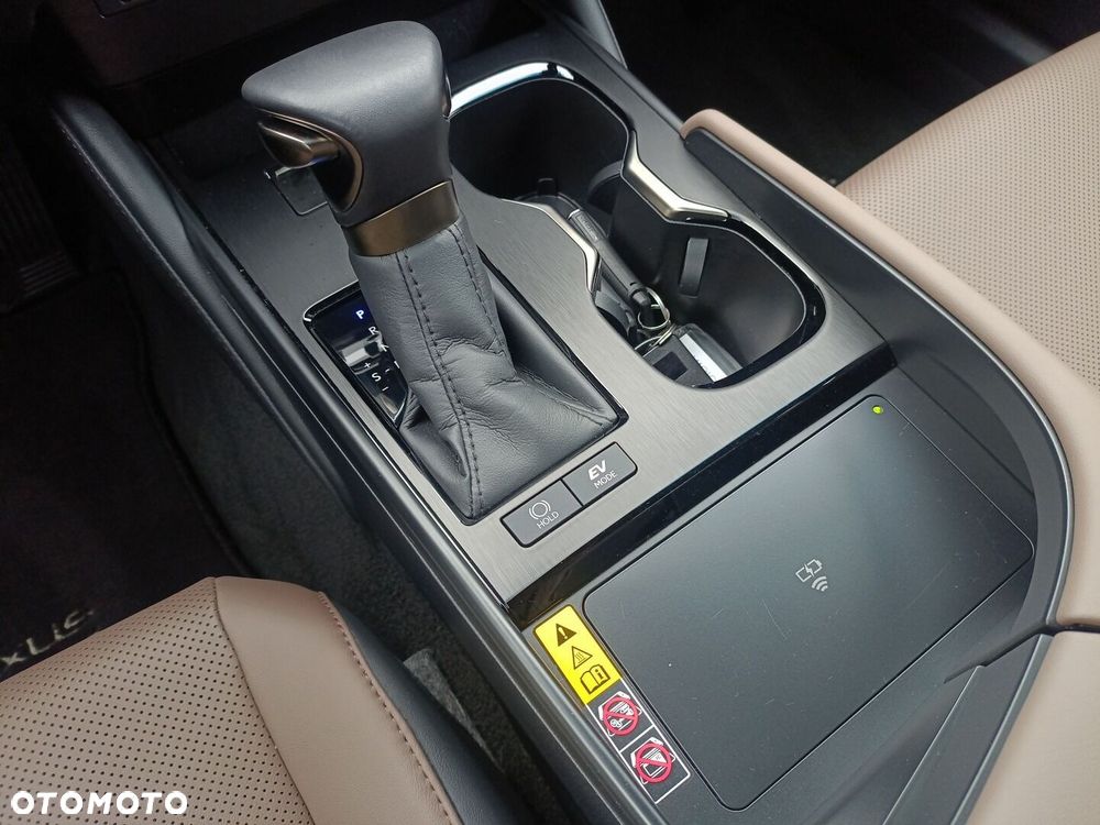 Lexus ES 300h Business Edition - 27