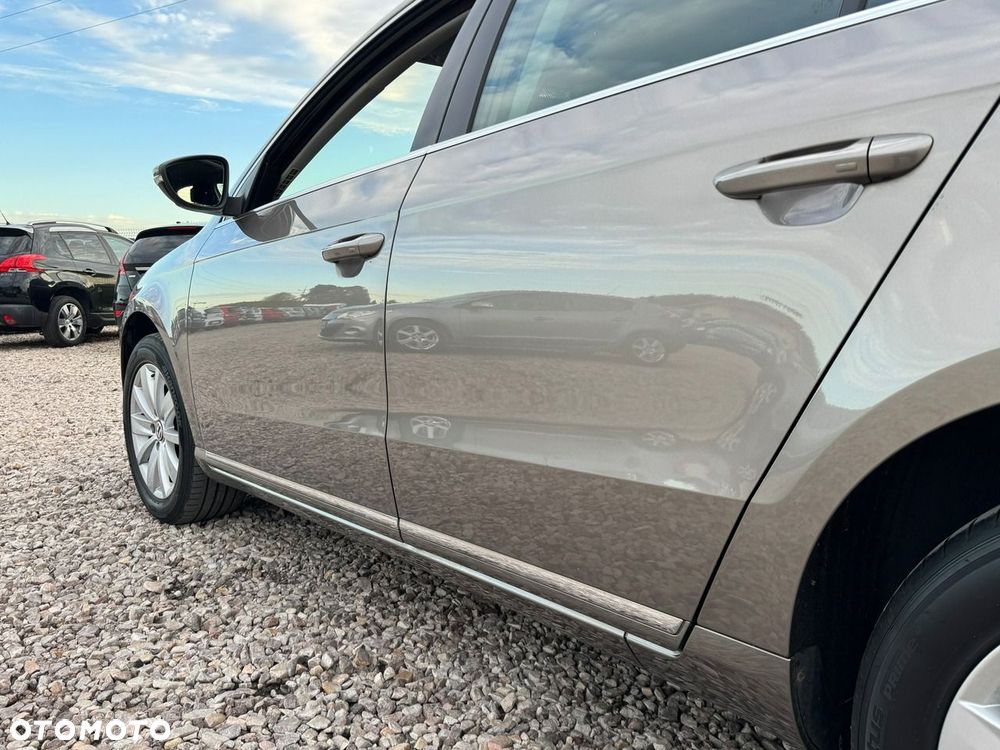 Volkswagen Passat - 17