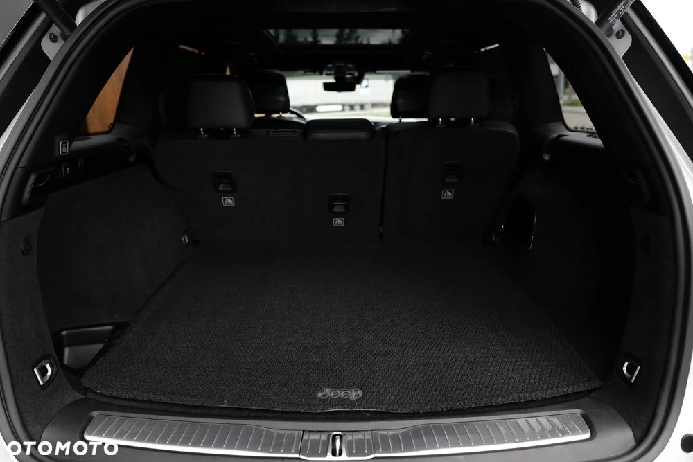 Jeep Grand Cherokee - 27
