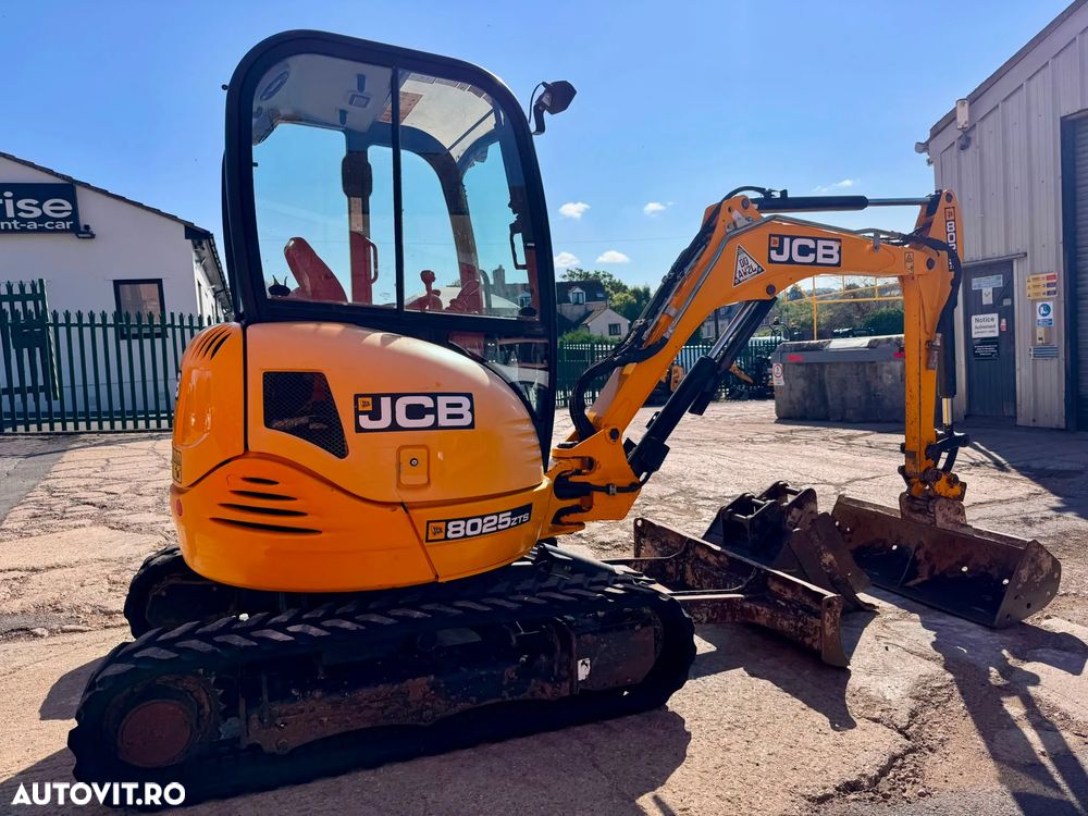 JCB 8025 - 2