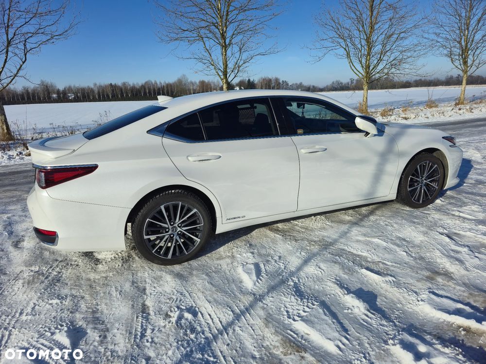 Lexus ES 300h Business Edition + - 4
