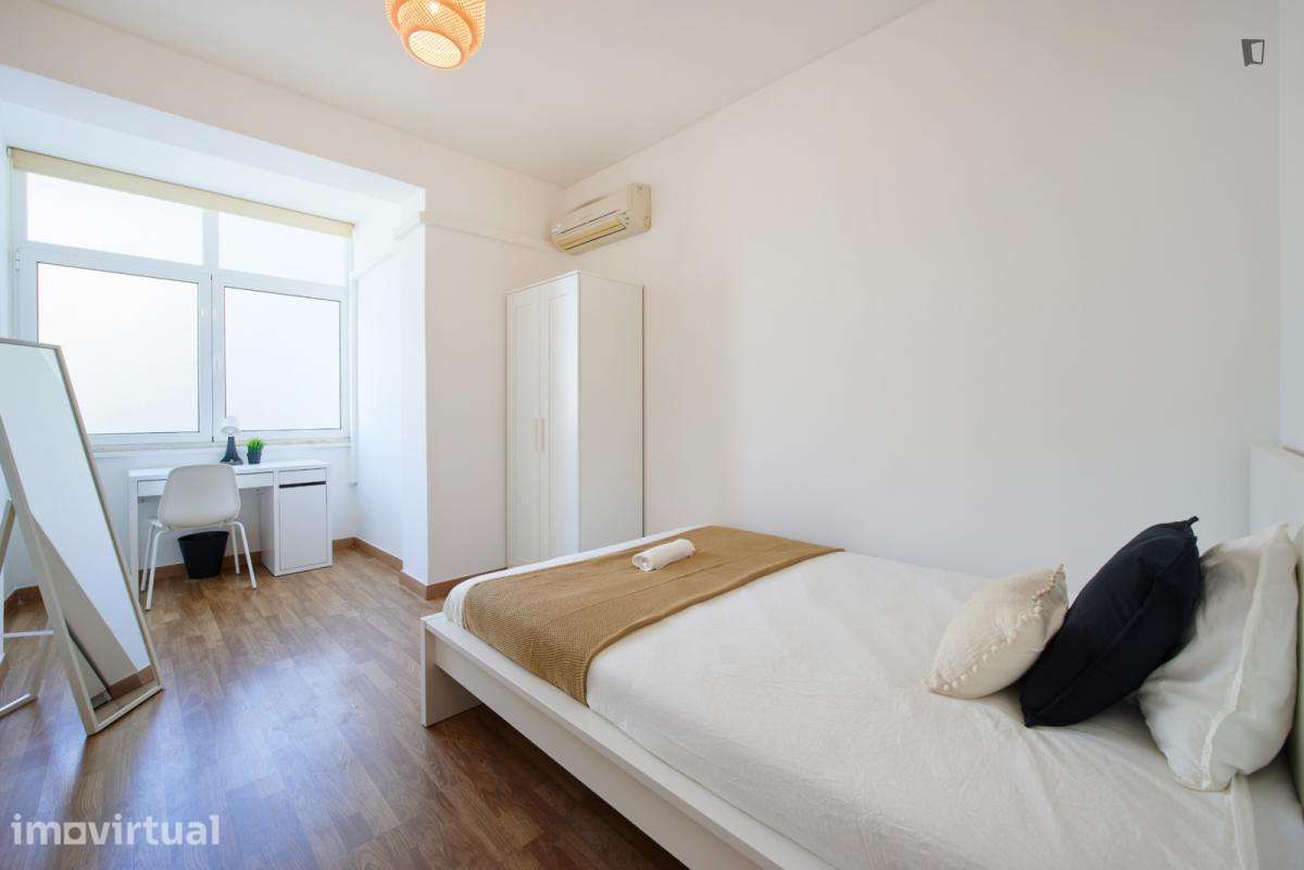 Quarto - localizado em Picoas Lisbon - Grande imagem: 5/18