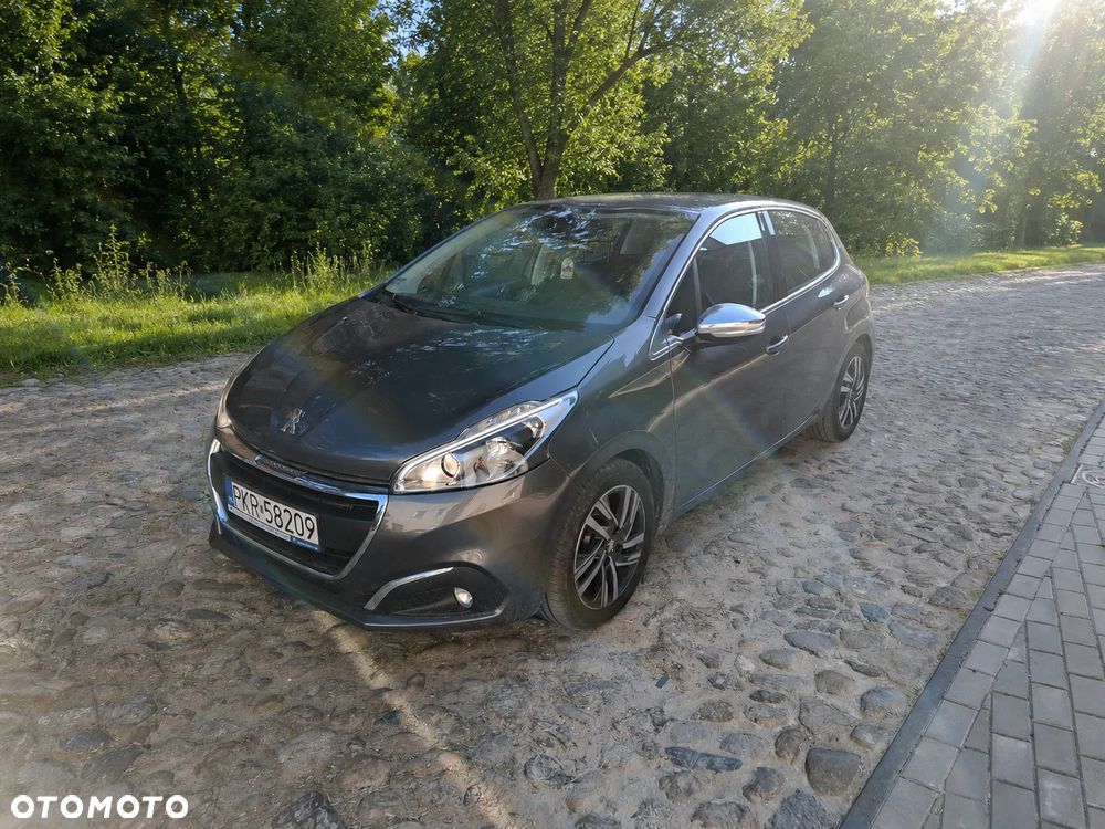 Peugeot 208 - 1