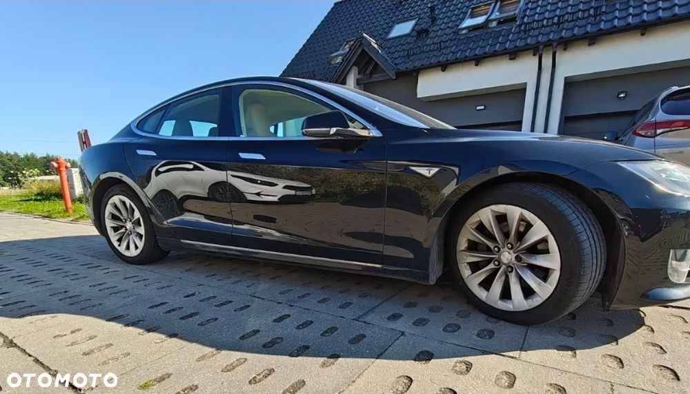 Tesla Model S - 4