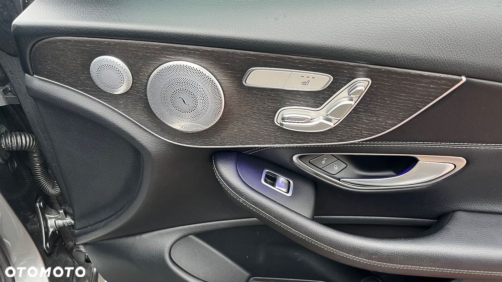 Mercedes-Benz Klasa C 300 4Matic 9G-TRONIC AMG Line Plus - 25