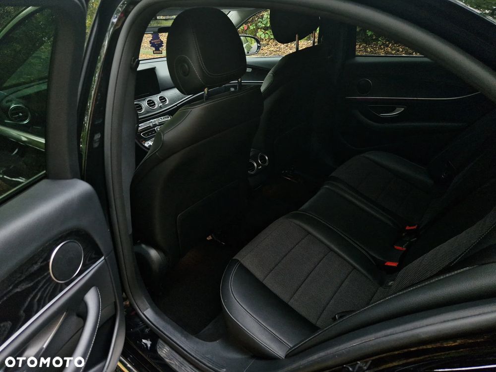 Mercedes-Benz Klasa E 220 d 4-Matic Business Edition 9G-TRONIC - 24