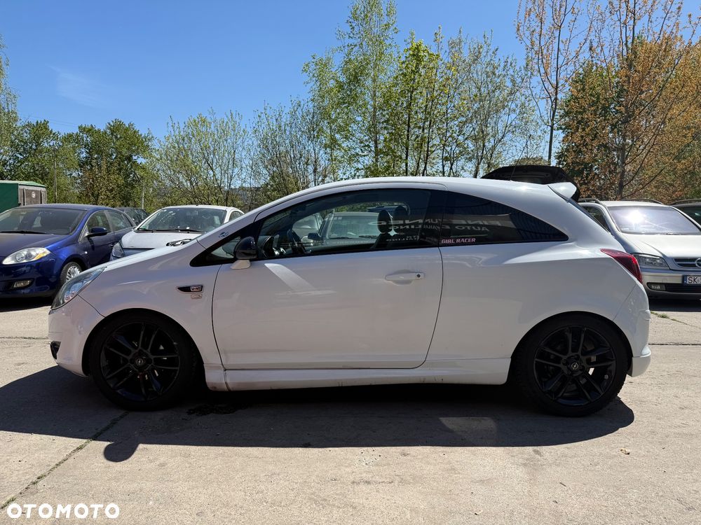Opel Corsa 1.4 16V Cosmo - 11