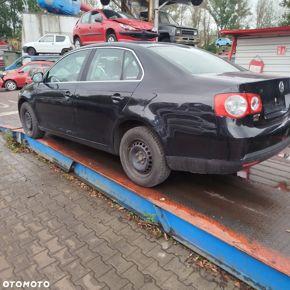Volkswagen Jetta na części . - 9