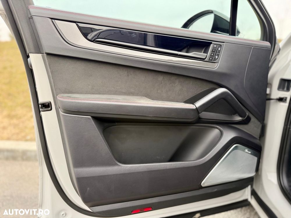 Porsche Cayenne Coupe GTS Tiptronic S - 28