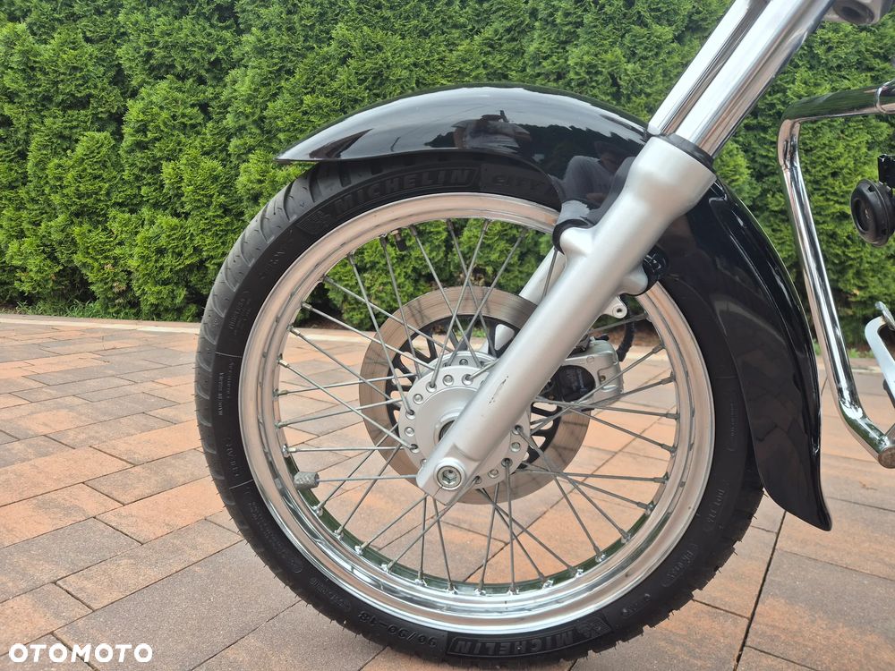 Suzuki Intruder - 18