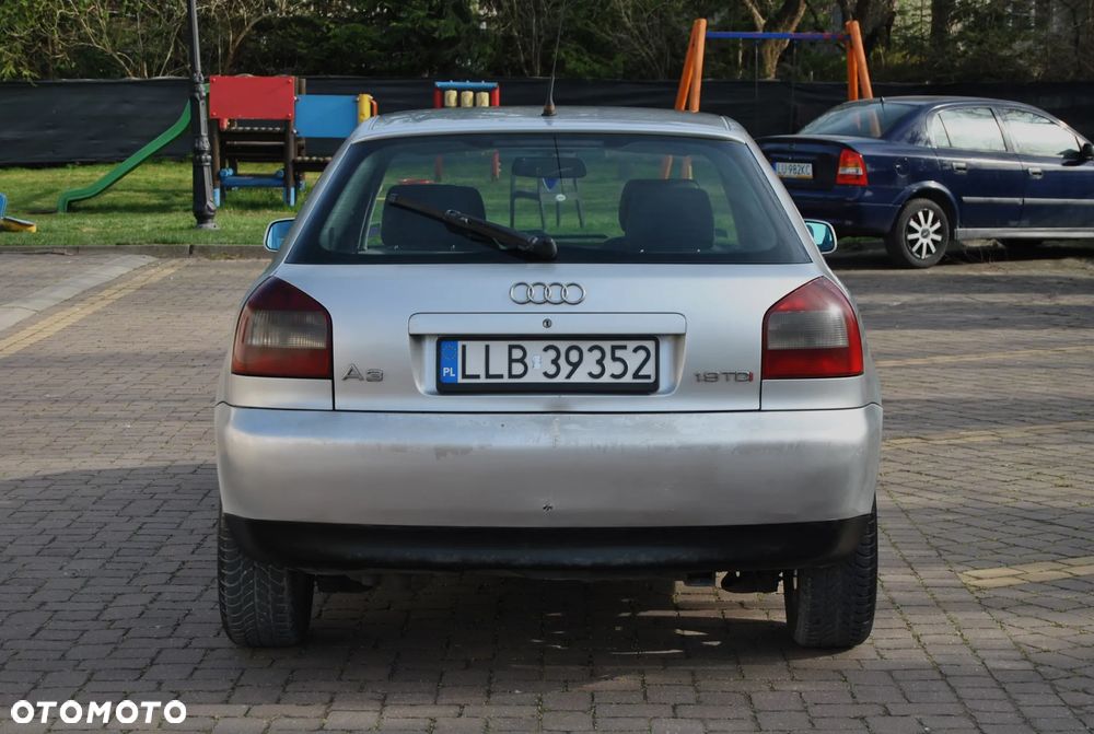 Audi A3 Sportback 1.9 TDI Ambiente - 17