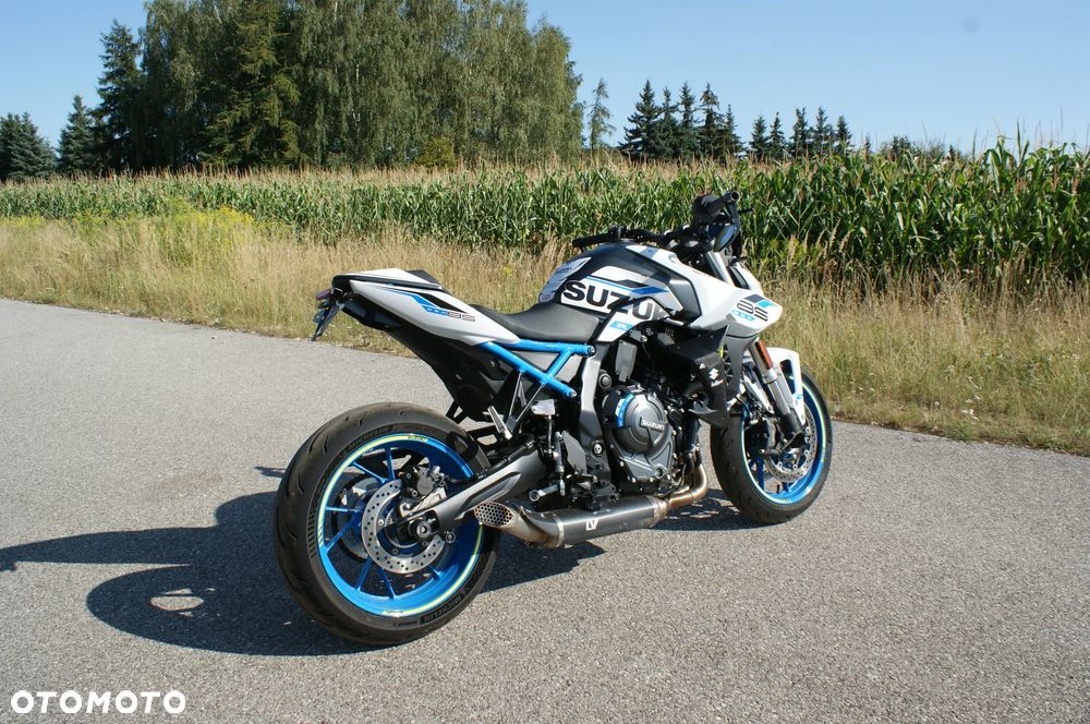 Suzuki GSX - 11