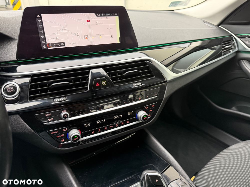 BMW Seria 5 530e iPerformance xDrive Sport Line sport - 31