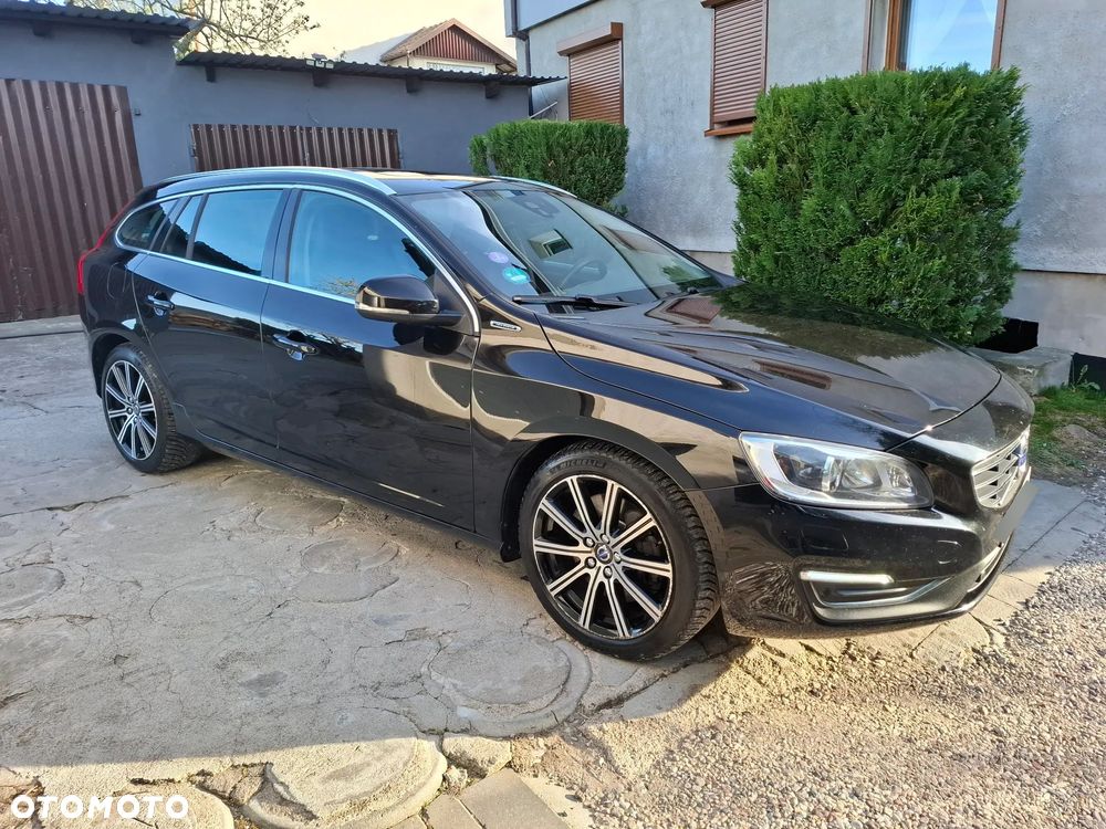 Volvo V60 D6 AWD Plug-in Hybrid Summum - 3
