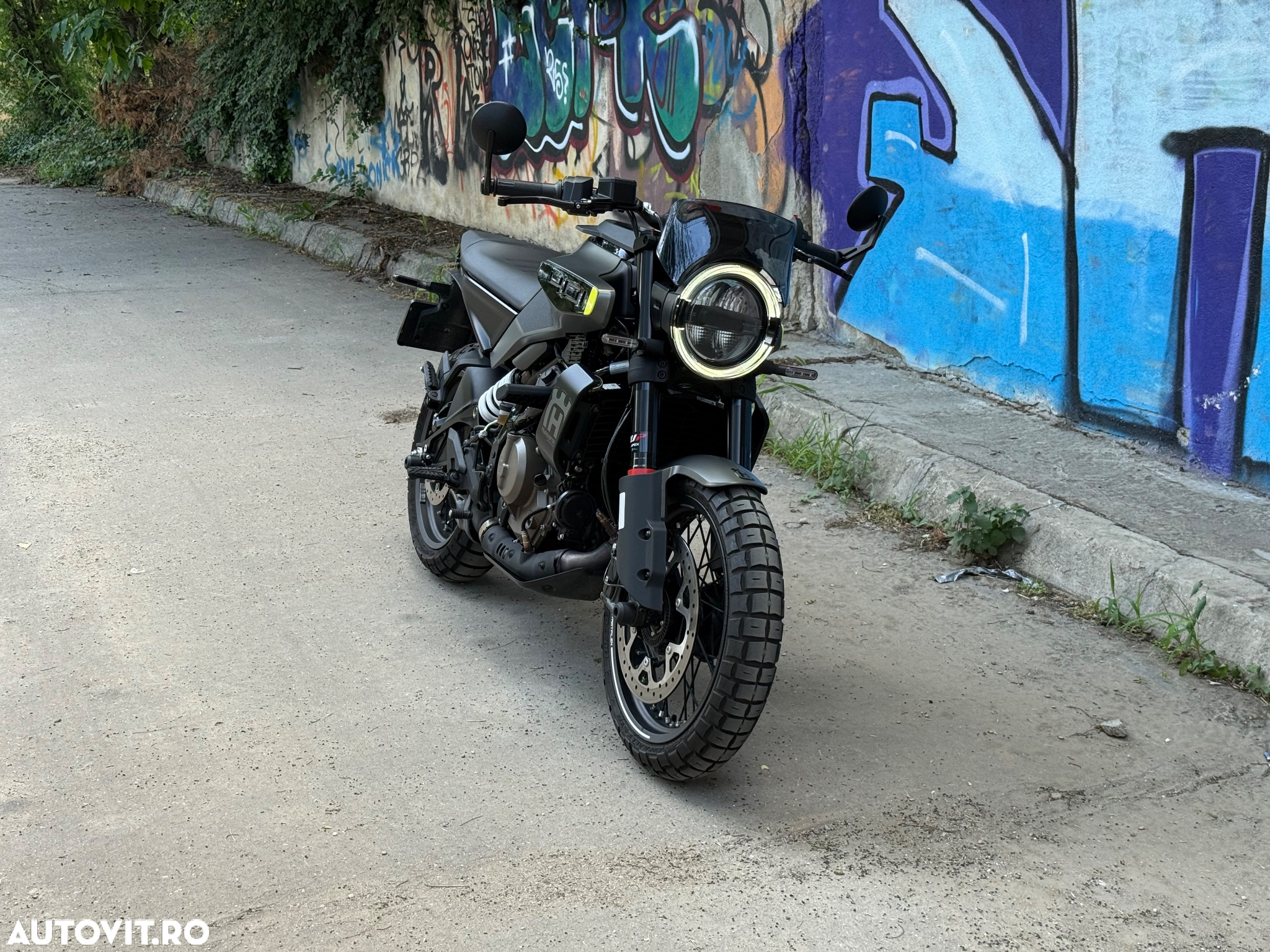 Husqvarna Svartpilen 401 - 4
