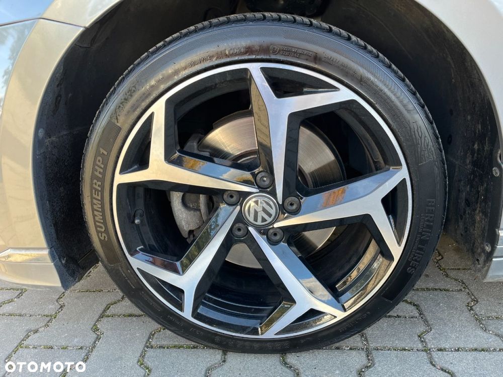 Volkswagen Passat - 37