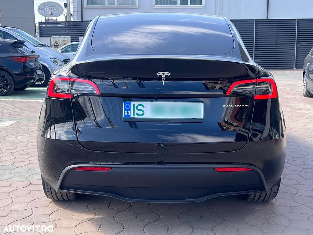 Tesla Model Y Long Range AWD - 5