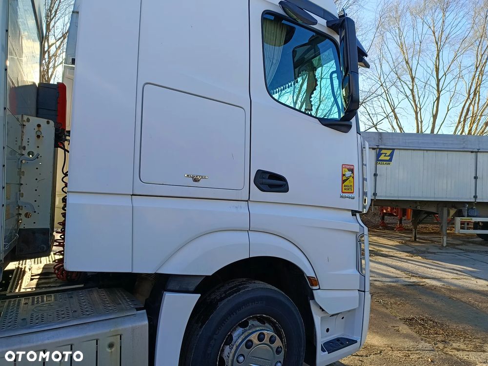 Mercedes-Benz Actros - 3