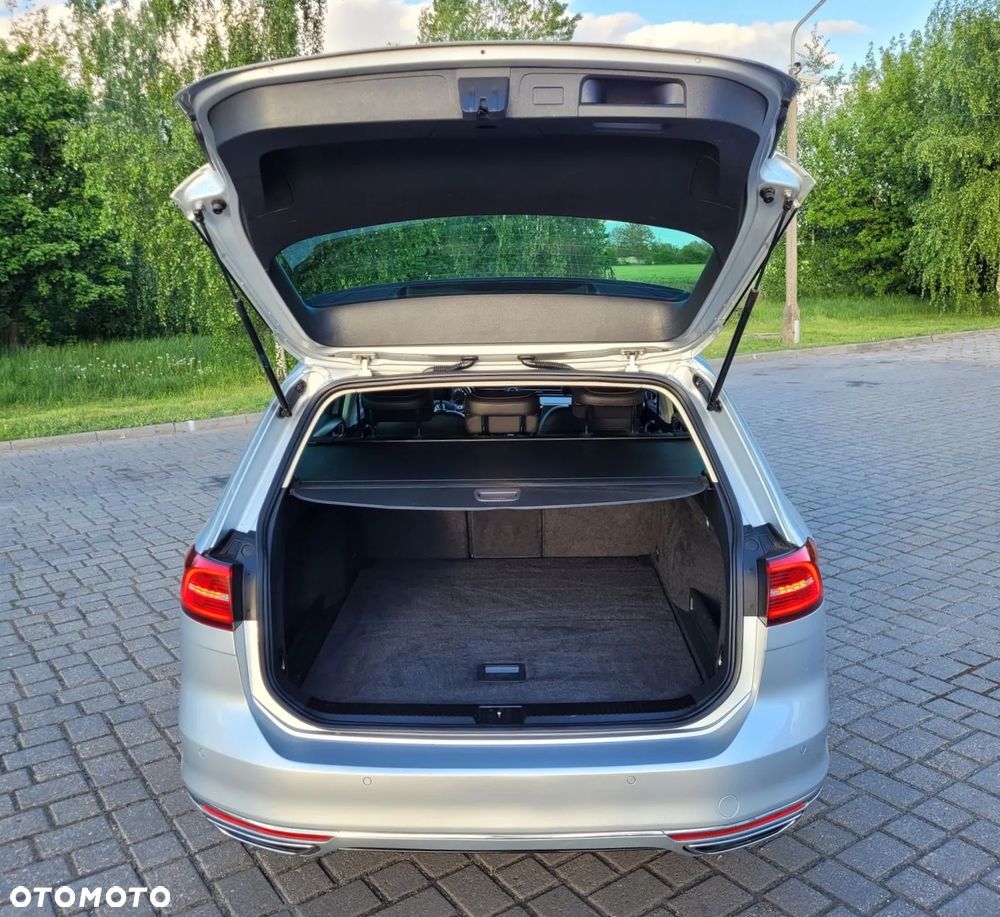 Volkswagen Passat 2.0 TDI (BlueMotion Technology) Highline - 33