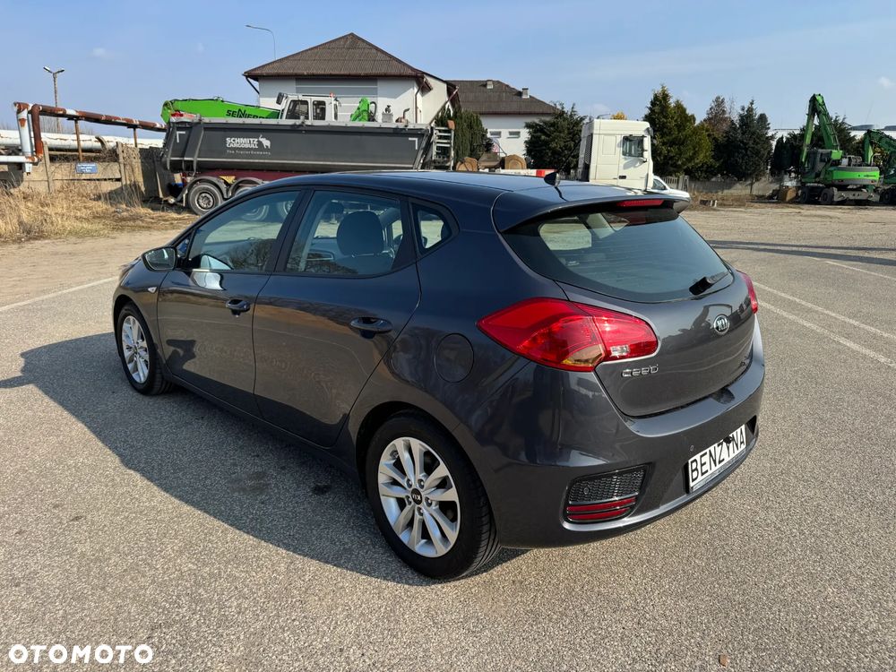 Kia Ceed 1.4 CVVT Dream Team Edition - 31
