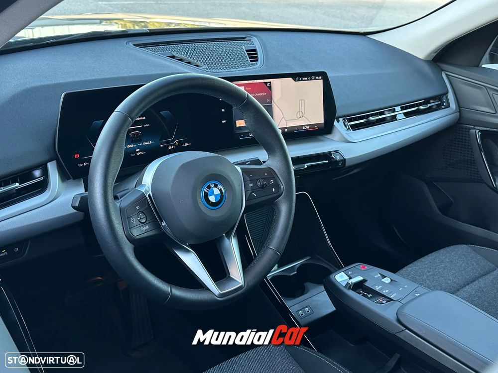 BMW iX2 eDrive20 - 21