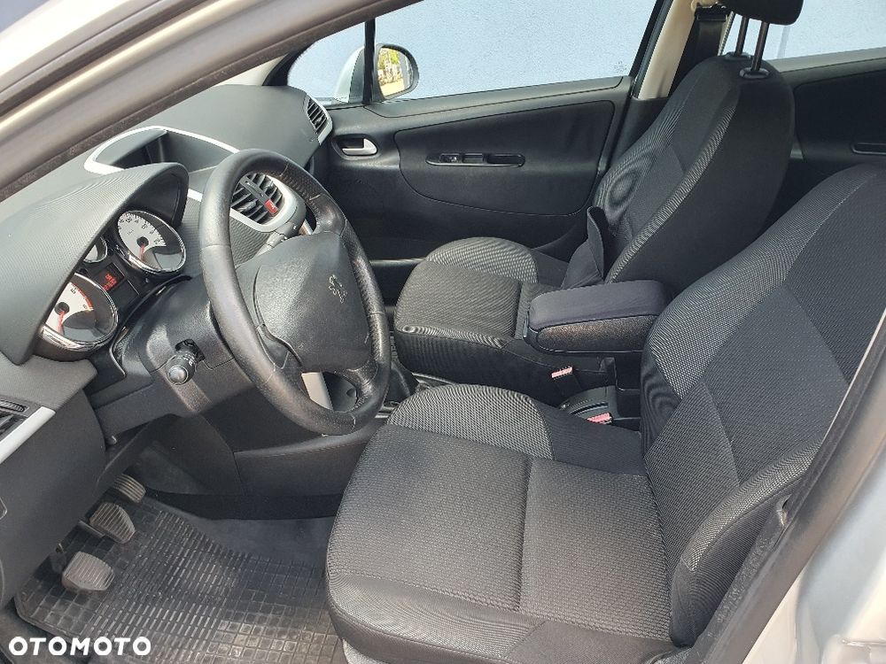 Peugeot 207 - 7