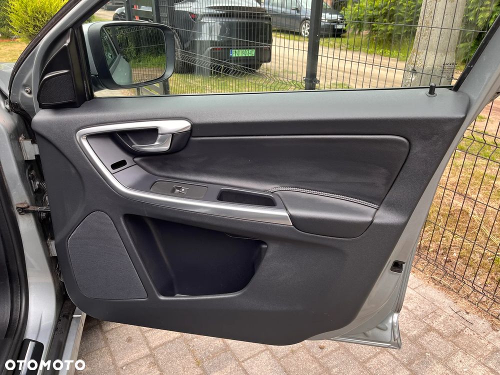 Volvo XC 60 D4 Drive-E Momentum - 19