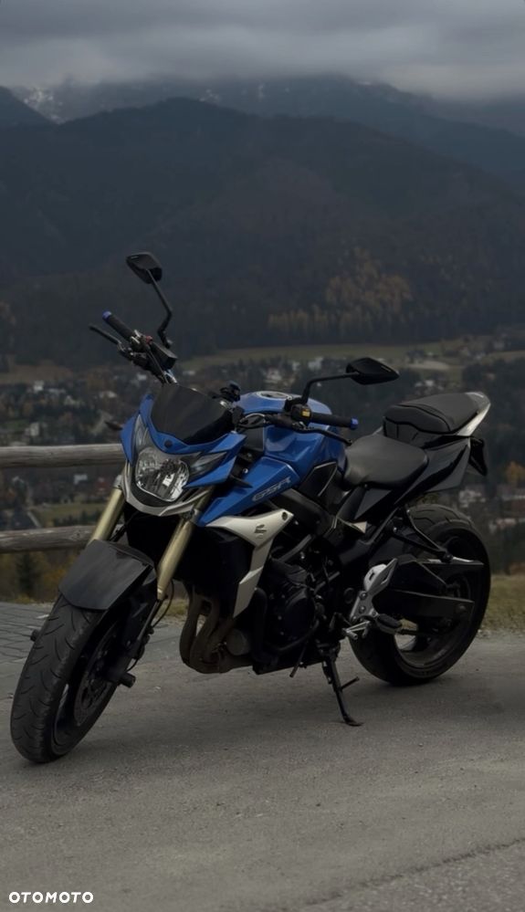 Suzuki GSR - 1