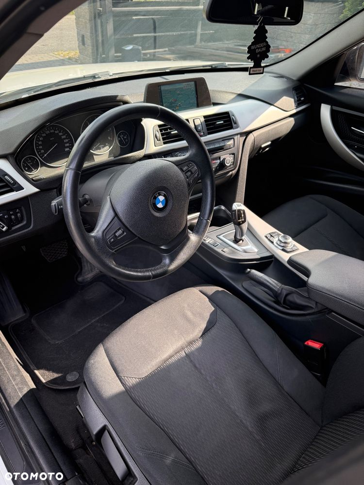 BMW Seria 3 318d Touring - 7