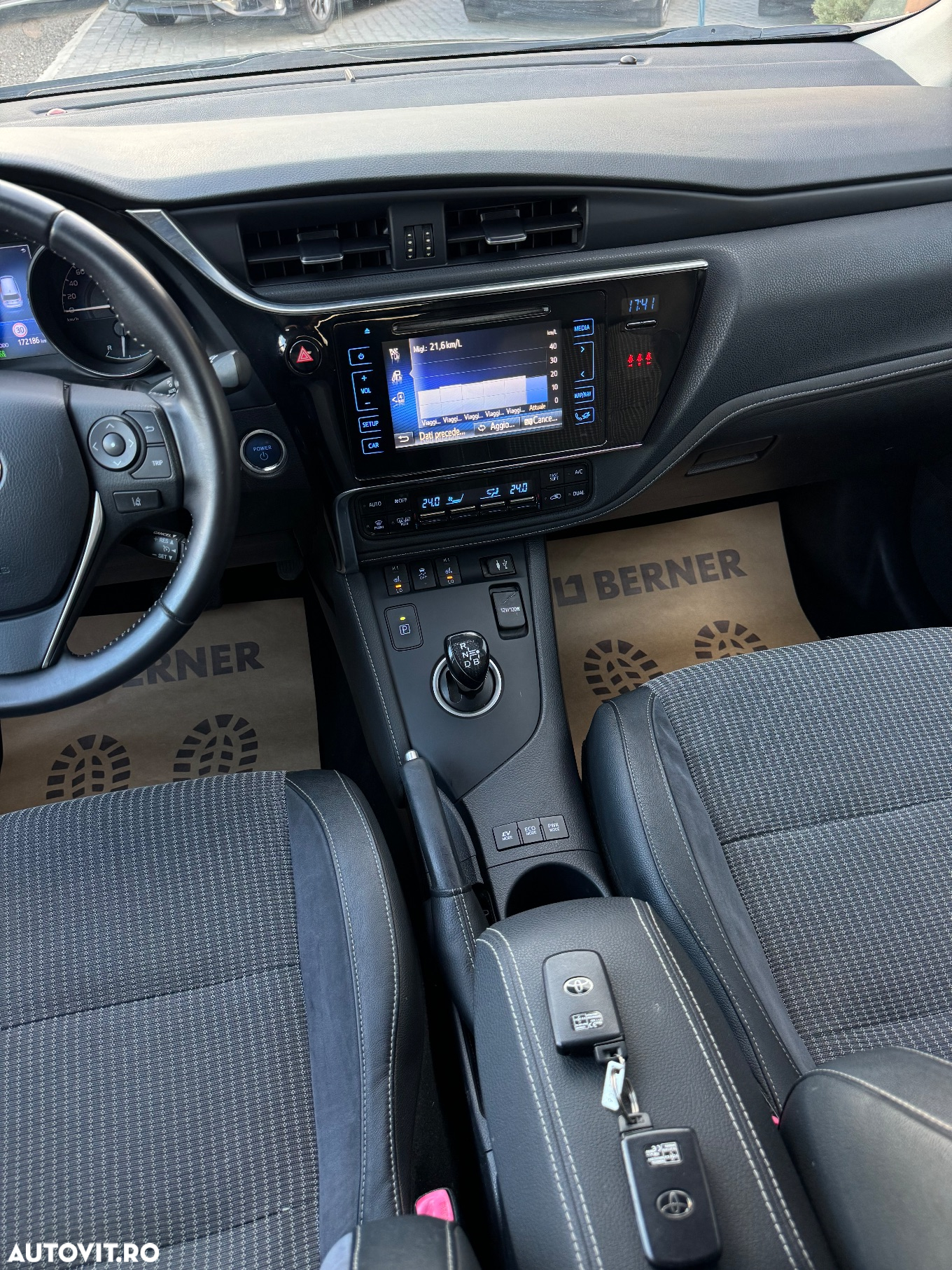 Toyota Auris 1.8 L VVT-i Hybrid Sol - 27