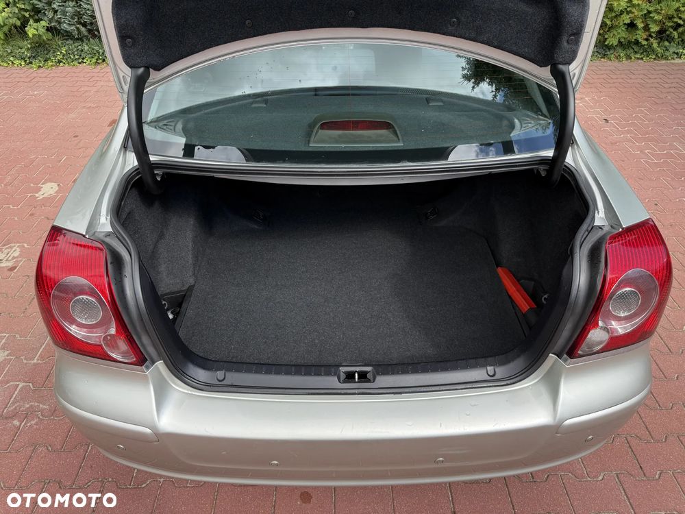 Toyota Avensis 1.8 VVT-i Luna - 11