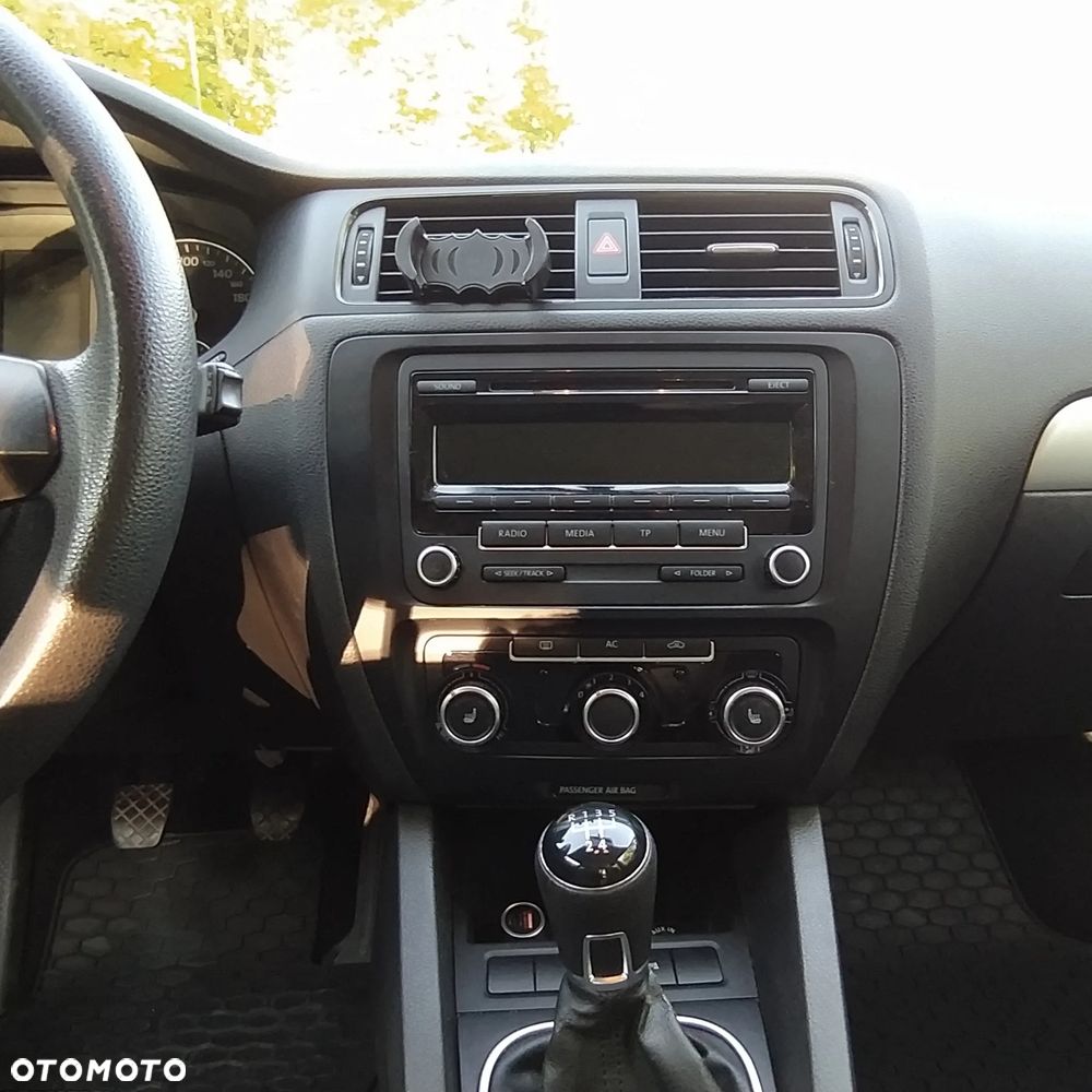 Volkswagen Jetta 1.6 TDI BMT Trendline - 8