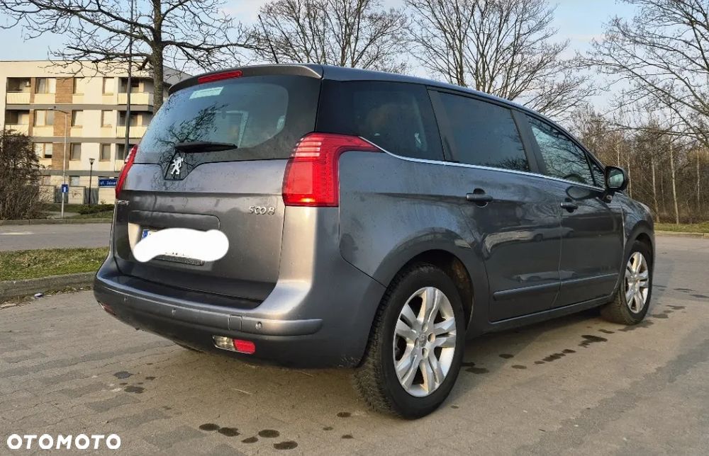 Peugeot 5008 - 8