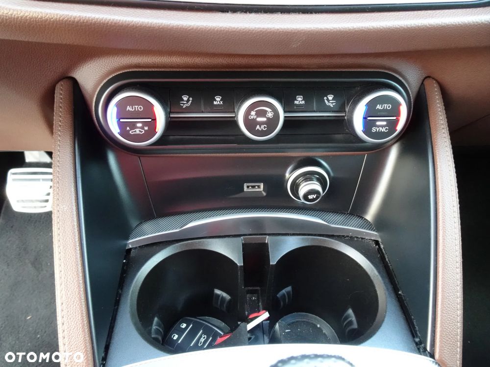 Alfa Romeo Stelvio 2.0 Turbo Sprint Q4 - 38
